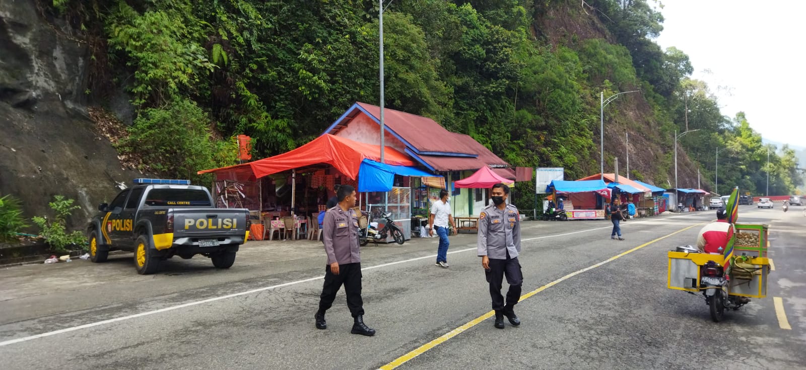 Personel Polres 50 Kota Lakukan Patroli Di Objek Wisata Lembah Harau dan Kelok IX