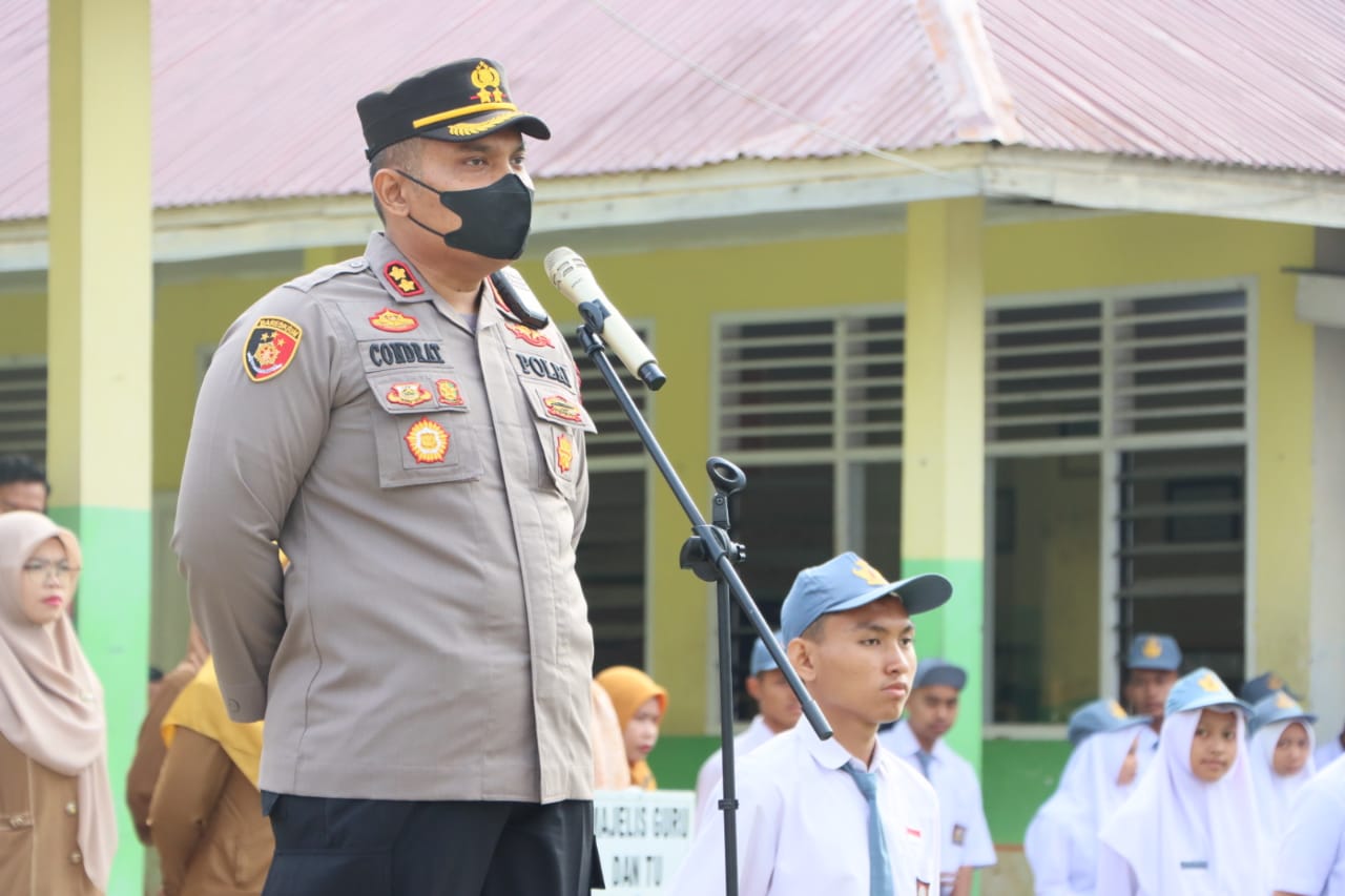 Kapolres 50 Kota Menjadi Inspektur Upacara Di SMA N 01 Kecamatan Harau