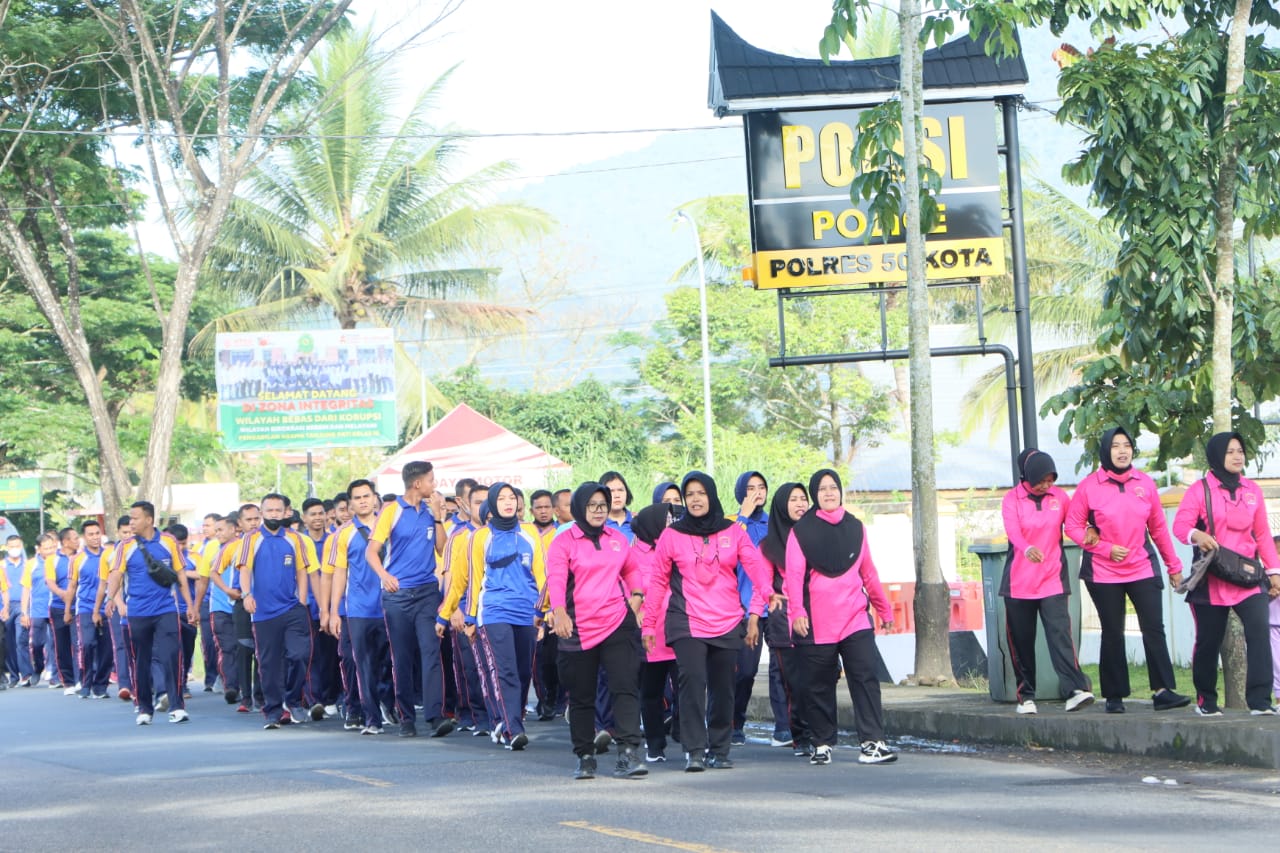 Olahraga Pagi Personel Polres 50 Kota  Bersama Bhayangkari Cabang 50 Kota