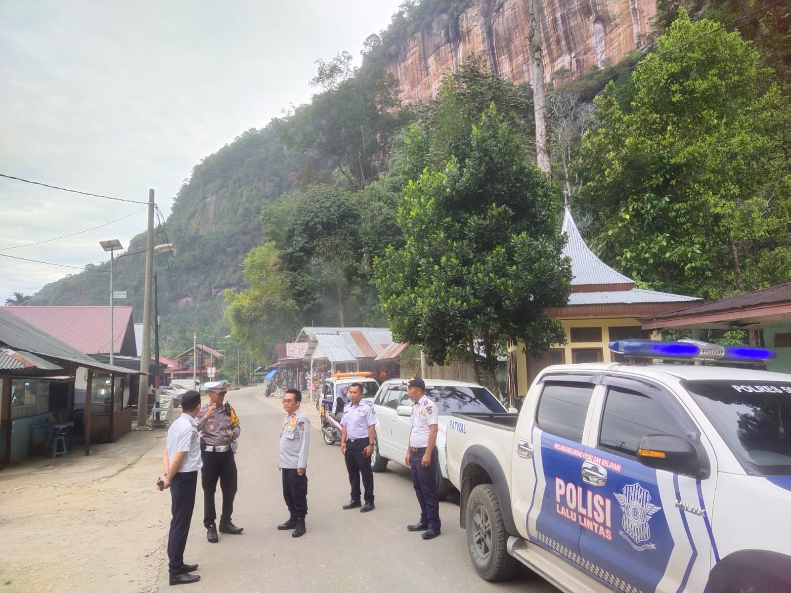 Polres 50 Kota Lakukan Patroli Bersama Sekaligus Pengecekan Jalur Pengamanan Operasi Lilin Singgalang 2022