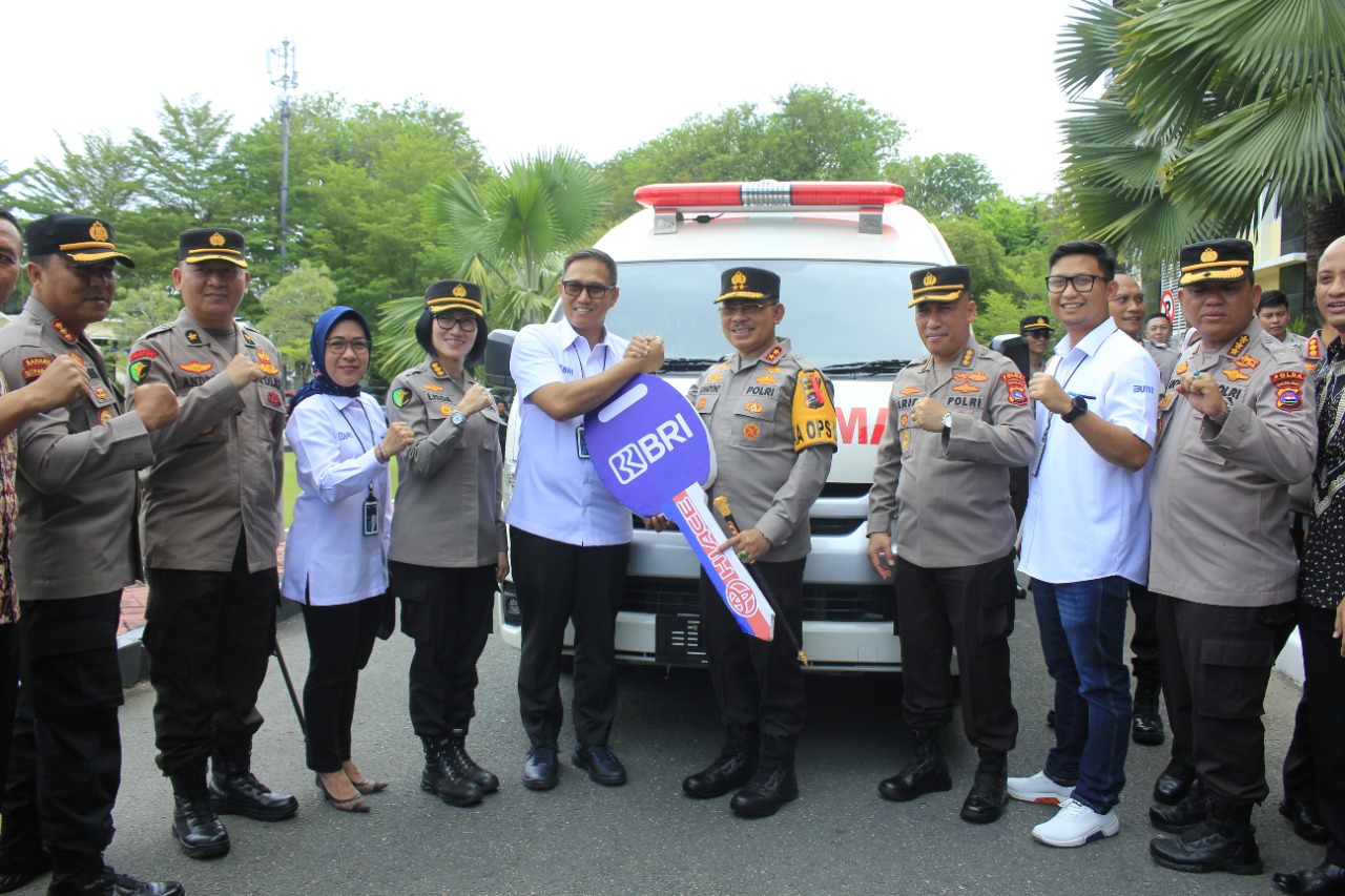 Polda Sumbar Terima Bantuan Mobil Ambulance dari Bank BRI
