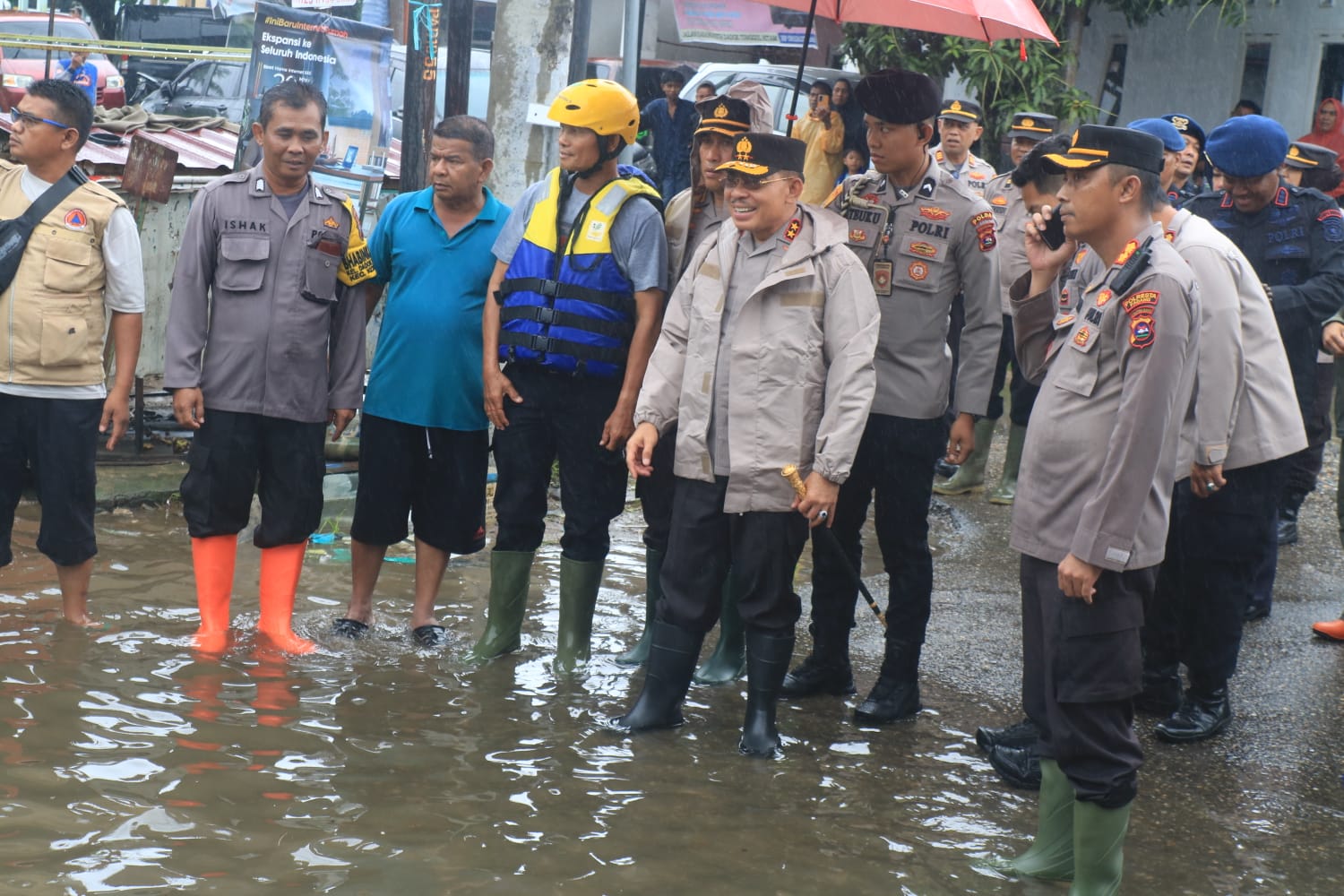 Banjir di Kota Padang, Kapolda Sumbar: Anggota Sudah Diturunkan sejak Dini Hari
