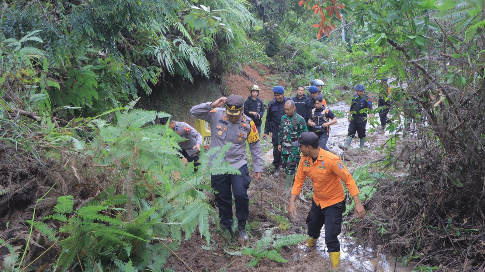 Himbauan Polres 50 Kota, Perbatasan Sumbar-Riau Longsor, Pengendara Dialihkan ke Kiliran Jao