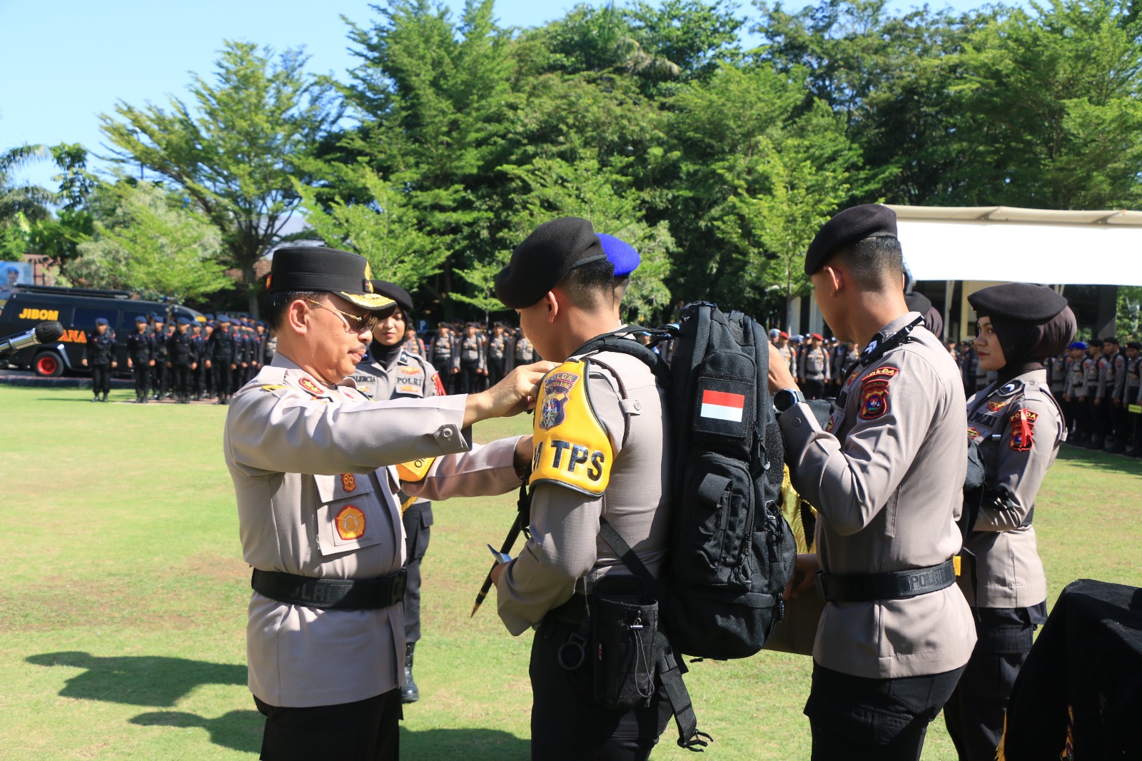 Kapolda Sumbar Pimpin Apel Pergeseran Pasukan Personel Polri BKO Pengamanan TPS tahap Pungut Suara Pemilu 2024