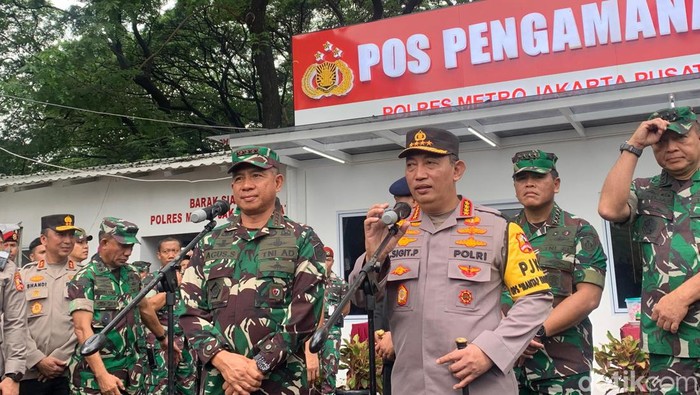 Panglima TNI dan Kapolri Cek TPS Pemilu, Pastikan Pencoblosan Aman